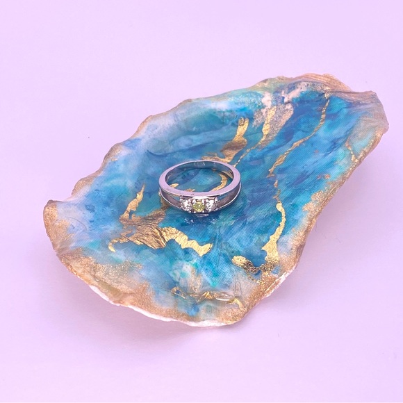 Peridot center with cubic zirconia side stones, 925 with White Gold plated band - Picture 1 of 8